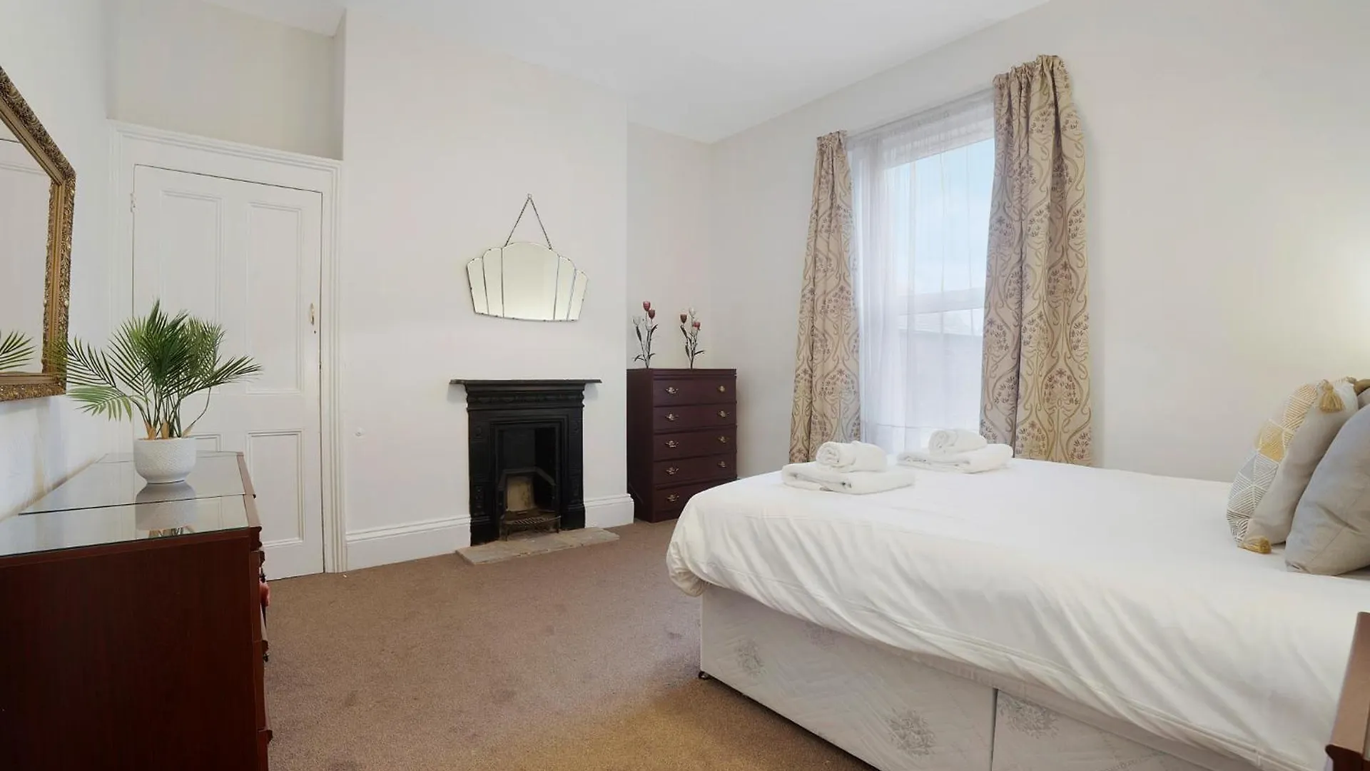 New! 5Br In Queen Street Redcar 0*,