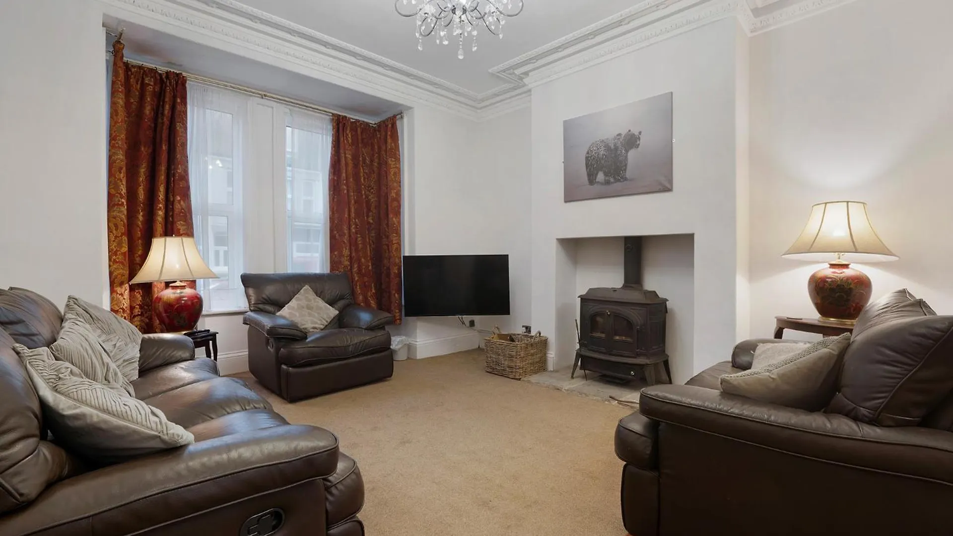 New! 5Br In Queen Street contacts
