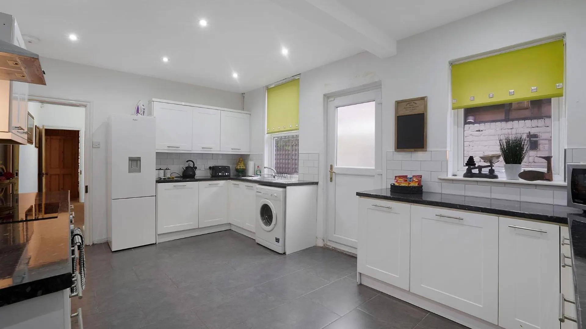 New! 5Br In Queen Street Redcar 0*,