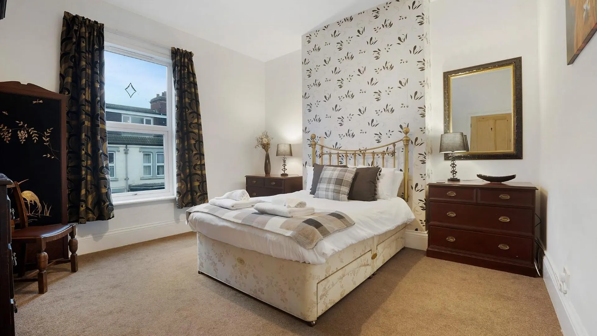 New! 5Br In Queen Street Redcar 0*,